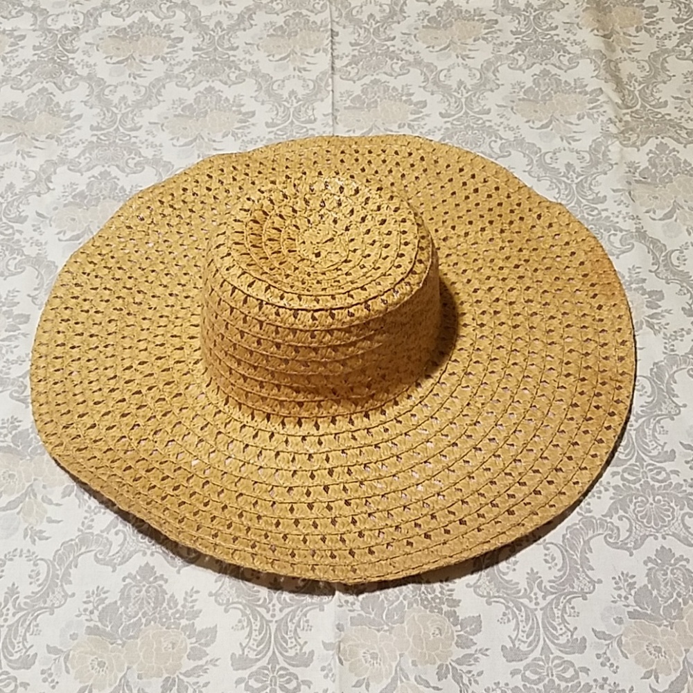 Floppy sun hat
